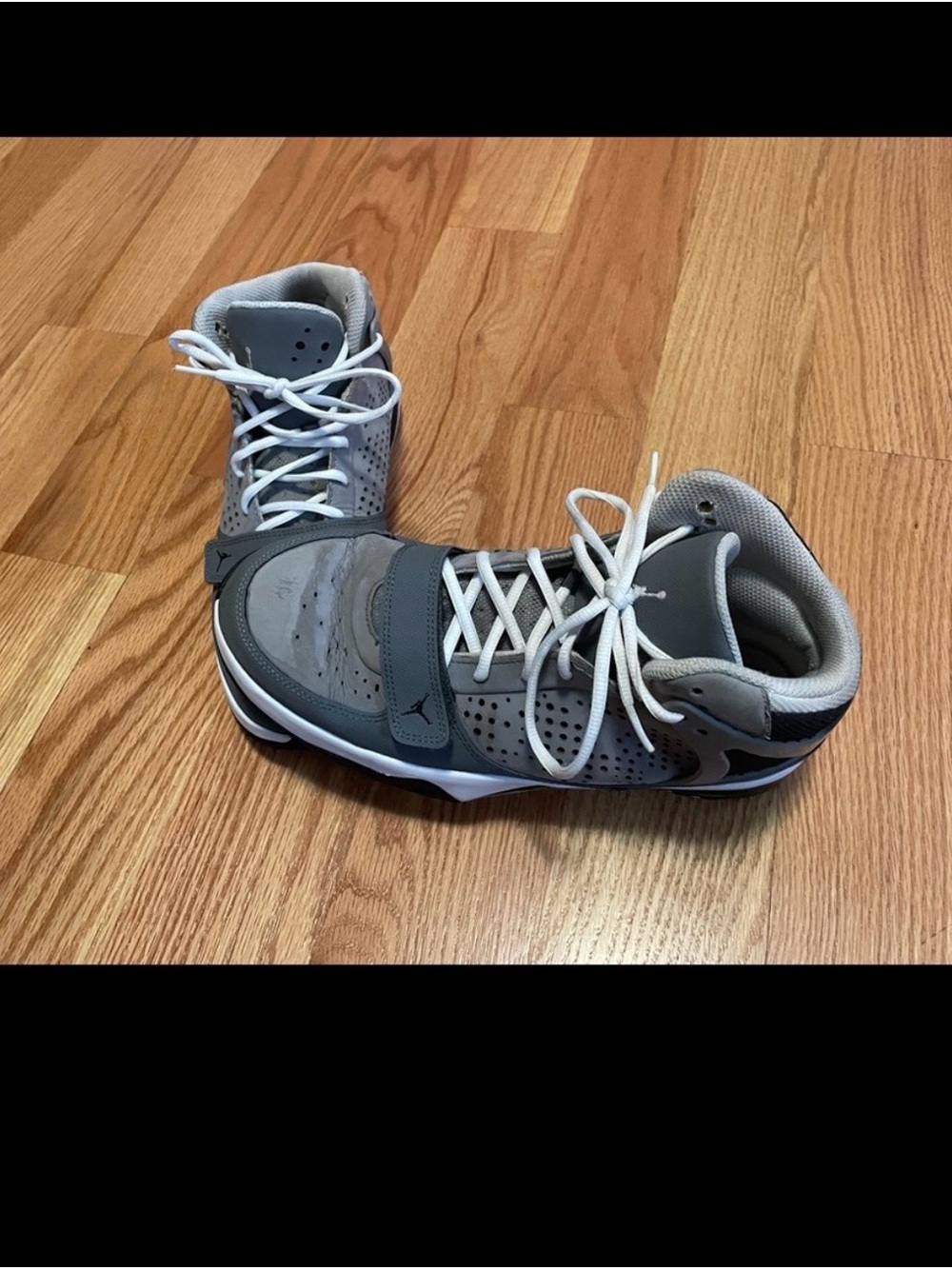 Jordan Men’s Size 10 Gray White High Top Basketball Shoes Sneakers - Picture 2 of 9